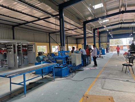 mesin guardrail pembatas jalan tol